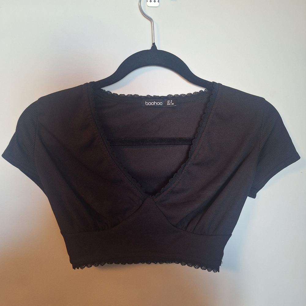 Boohoo Black Ribbed Lace Trim V-Neck Crop Top Short Sleeve US Size 4